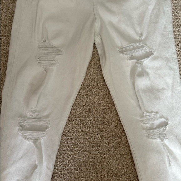 NWT Ultra High-Rise Mom Jeans in White by Hollister 🍂 - Picture 5 of 7